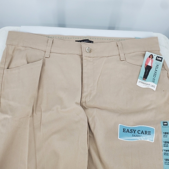 Lee Women's Relaxed Fit Plain Font Straight Leg Pants Size 18 W Khakis NWT - Picture 9 of 14